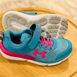 Brand New Under Armor Sneakers still in box and unworn. Size 1 youth